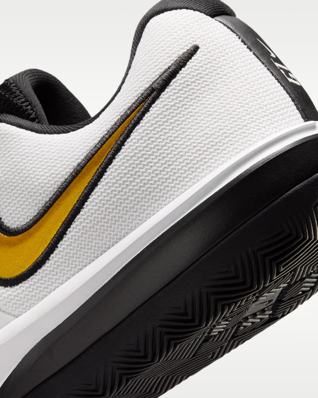 Nike G.T. Cut Academy 2 White